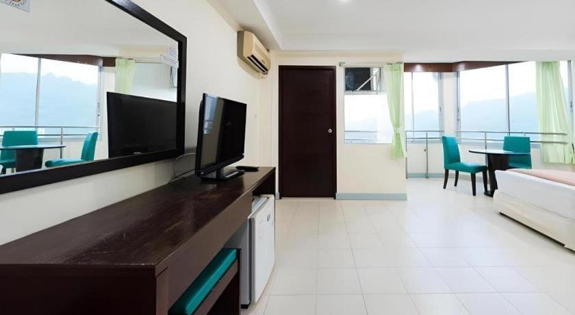 Nice Beach Hotel Rayong Exterior foto