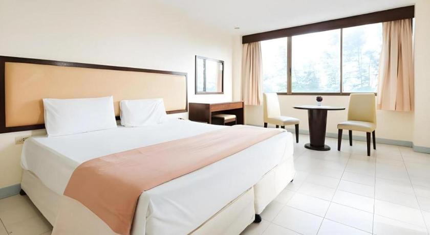 Nice Beach Hotel Rayong Exterior foto